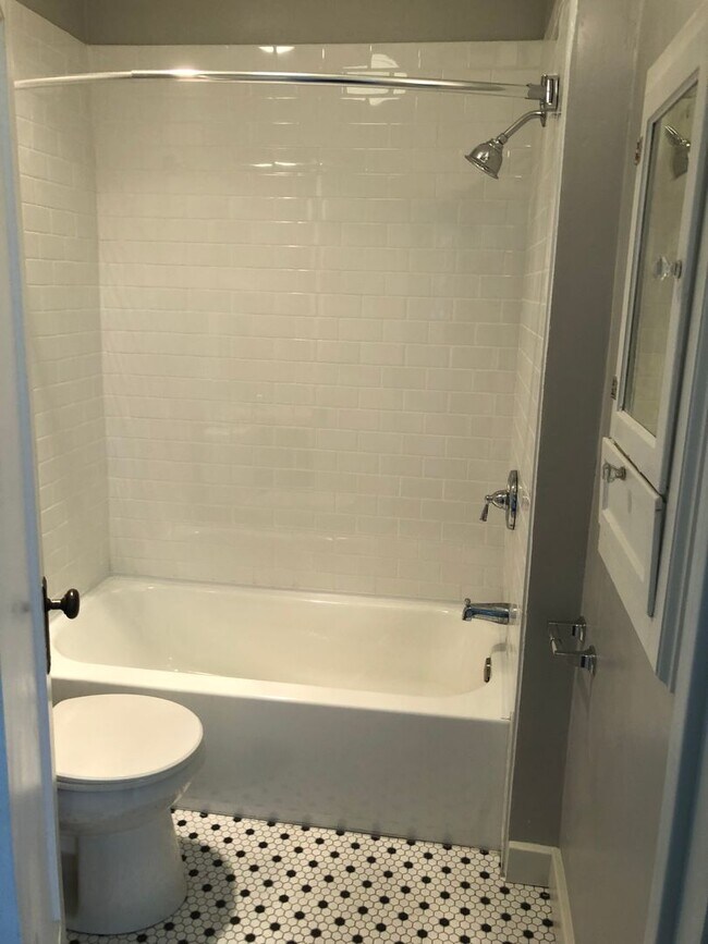 Building Photo - 219 Park Ave