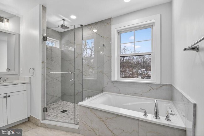 Building Photo - 13102 Ideal Dr