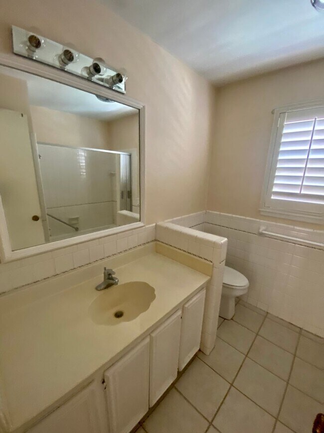 Building Photo - PRE-LEASING JULY.
