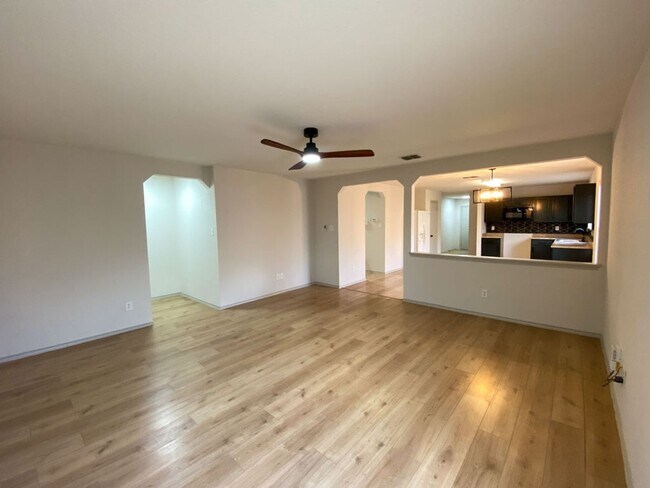 Building Photo - 1 STORY 3 BEDROOM WITH AN OFFICE AND 2 BATHROOM.