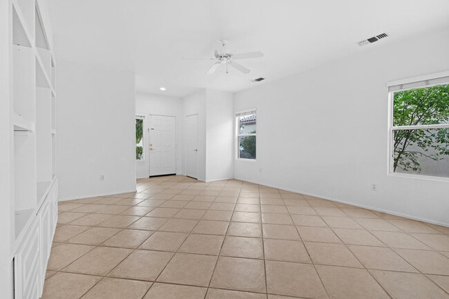 Building Photo - 78472 Glastonbury Way