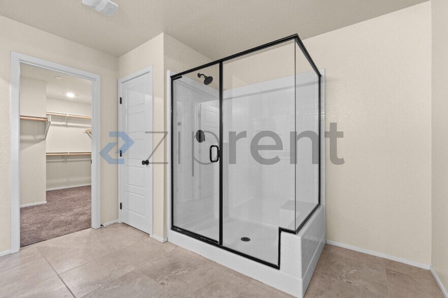 Building Photo - Unit
