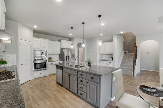 Building Photo - 821 Meadows Dr