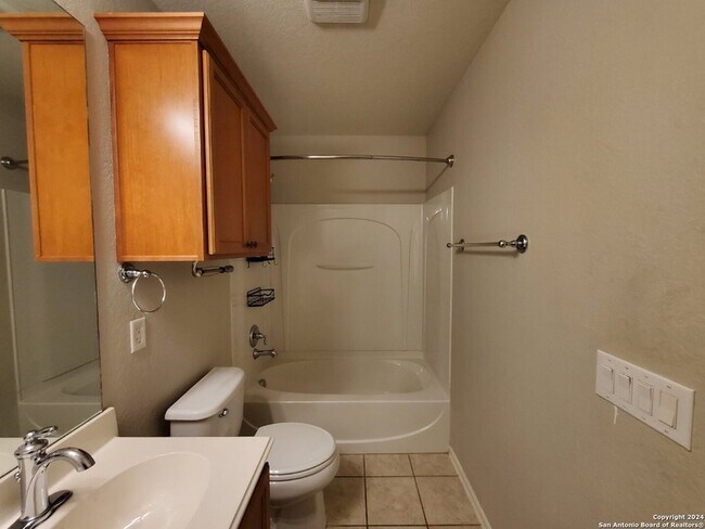 Building Photo - 555 Planters Pass