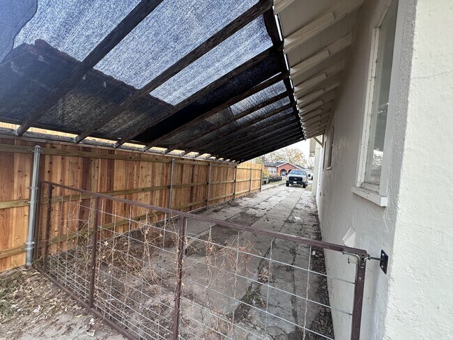 Building Photo - 215 N Washington St