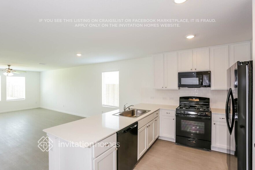 Building Photo - 916 Carrick Dr