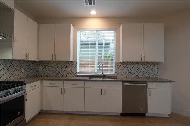 Building Photo - 1204 Cometa St