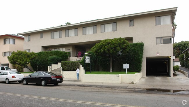 Primary Photo - Yorkhouse Apartments