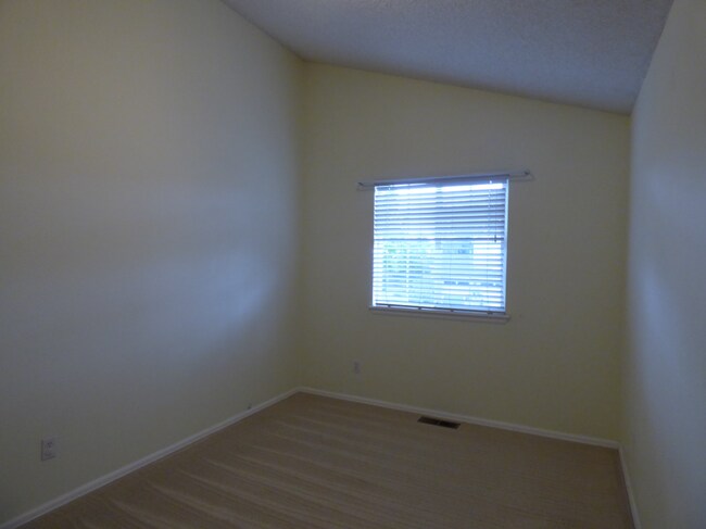 Building Photo - Fabulous Highlands Ranch Home!