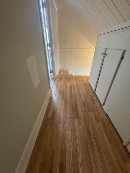 Building Photo - 11 Linwood Ave