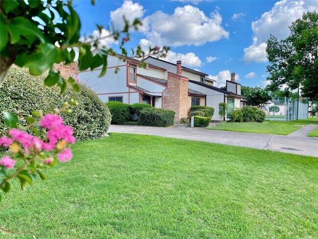 Building Photo - 7840 Bateman Ln