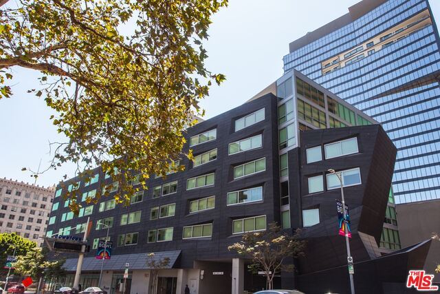 Building Photo - 901 S Flower St