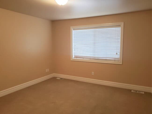 Building Photo - West-end 3 Bedroom Condo w/ Garage - End U...