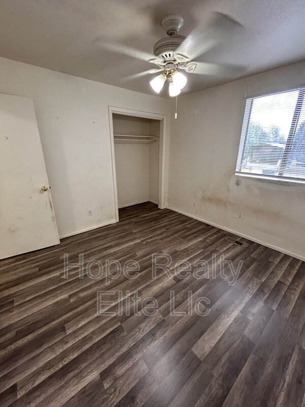 Building Photo - 334 Fairway S