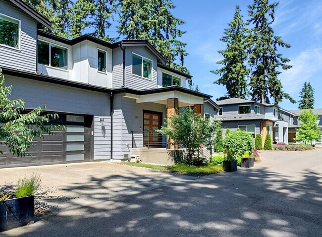 Building Photo - 4Bd/2.5Ba Renton Home