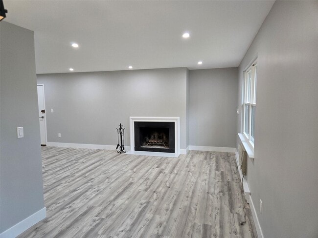 Building Photo - 548 Sierra Vista Ln