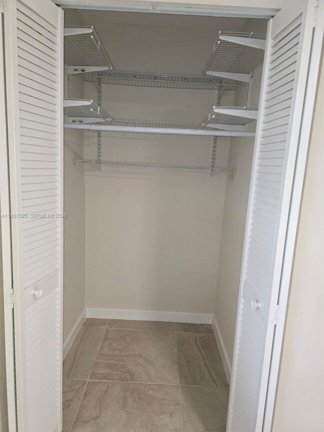 Building Photo - 5151 W Oakland Park Blvd