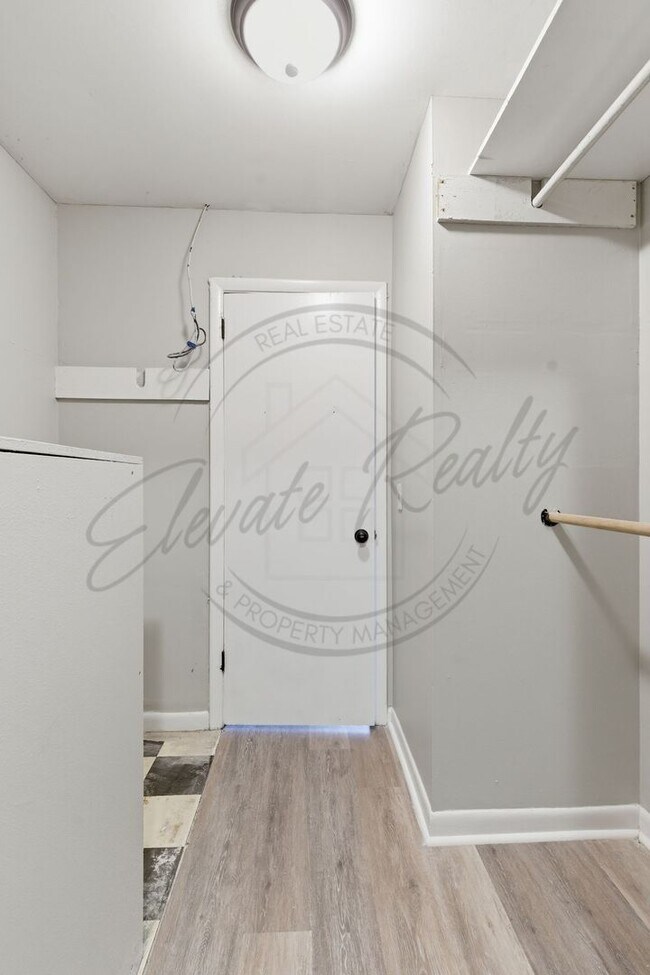 Building Photo - SPRING SPECIAL!! FIRST MONTH FREE on this ONE Bedroom Condo, First Floor, across from Madison Park!