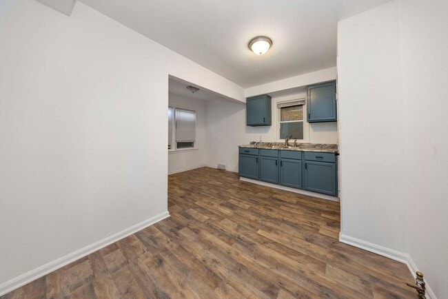 Building Photo - 3 bedroom bungalow $1199/month