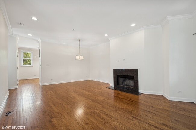 Building Photo - 3252 Thayer St