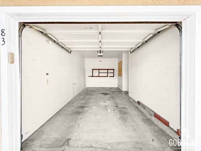 Building Photo - Move-In Ready Condo Overlooking The Height...