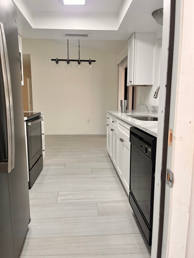 Building Photo - 2420 Briar Oak Cir