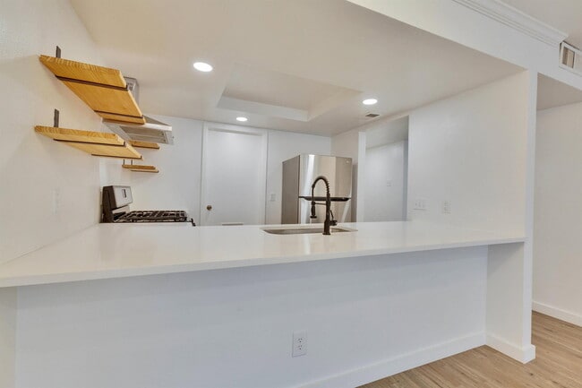 Building Photo - 6910 Lovely Ln