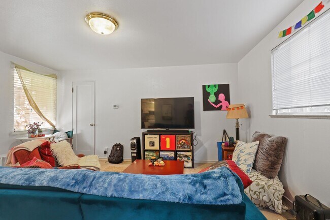 Building Photo - 925 16th St