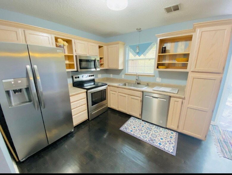 Building Photo - 5520 NW Moonlight Meadow Dr