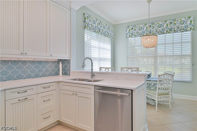 Building Photo - 5000 Royal Shores Dr