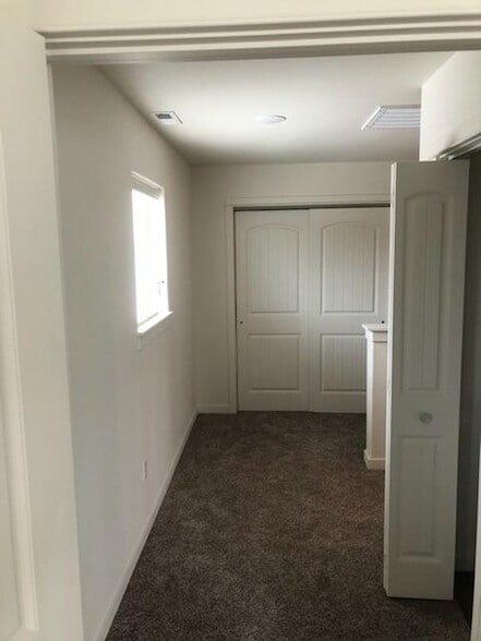 Building Photo - 1005 Clockworks Ln