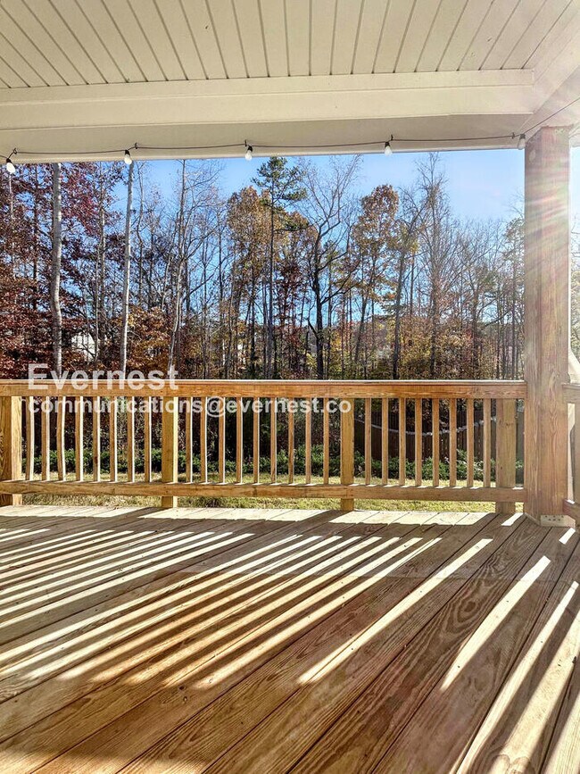 Building Photo - 2031 Darby View Ln