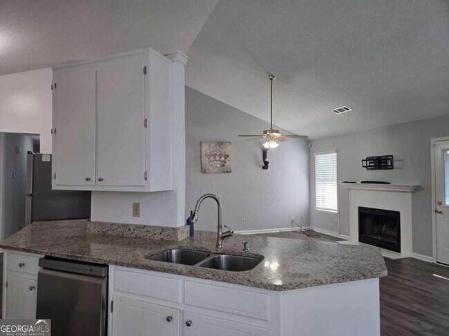 Building Photo - 1155 Riverside Trce