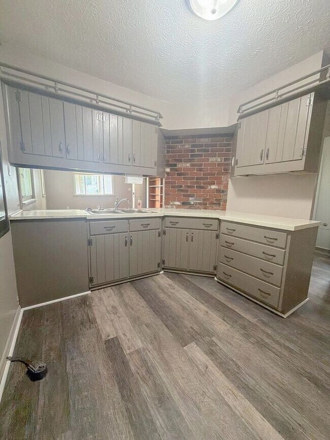 Building Photo - Studio Apartment