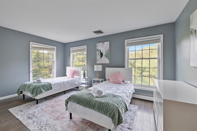 Building Photo - 321 Museum Village Rd