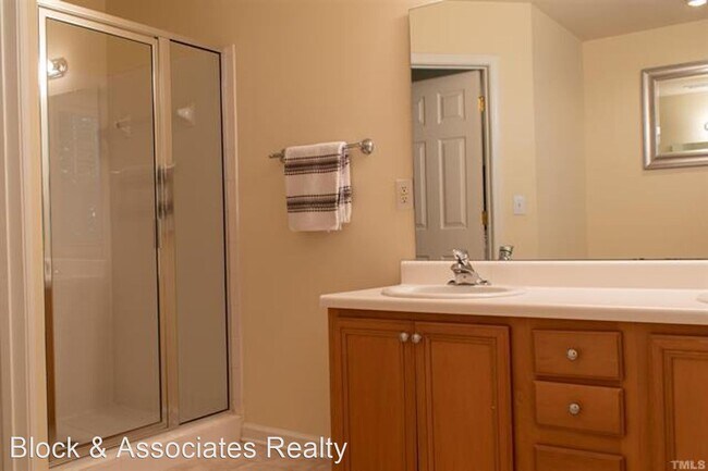 Building Photo - 4 br, 2.5 bath House - 1505 Yellow Rainbow