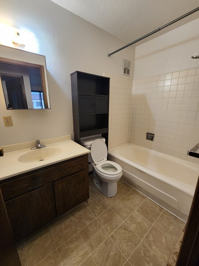 Building Photo - Jefferson Arms 2