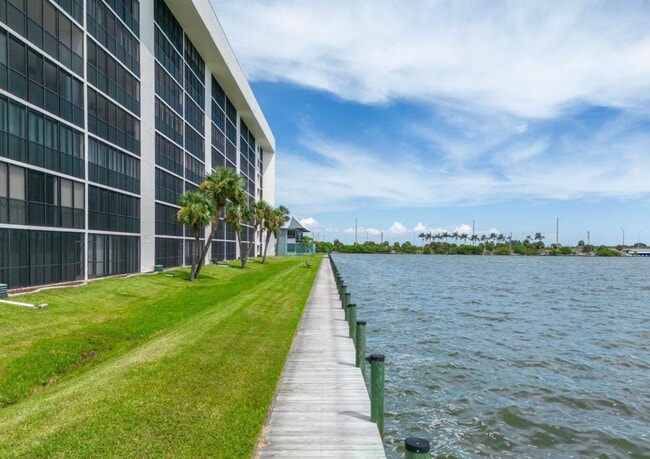 Building Photo - 250 S Sykes Creek Pky
