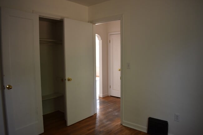 Building Photo - 229 Cherry St