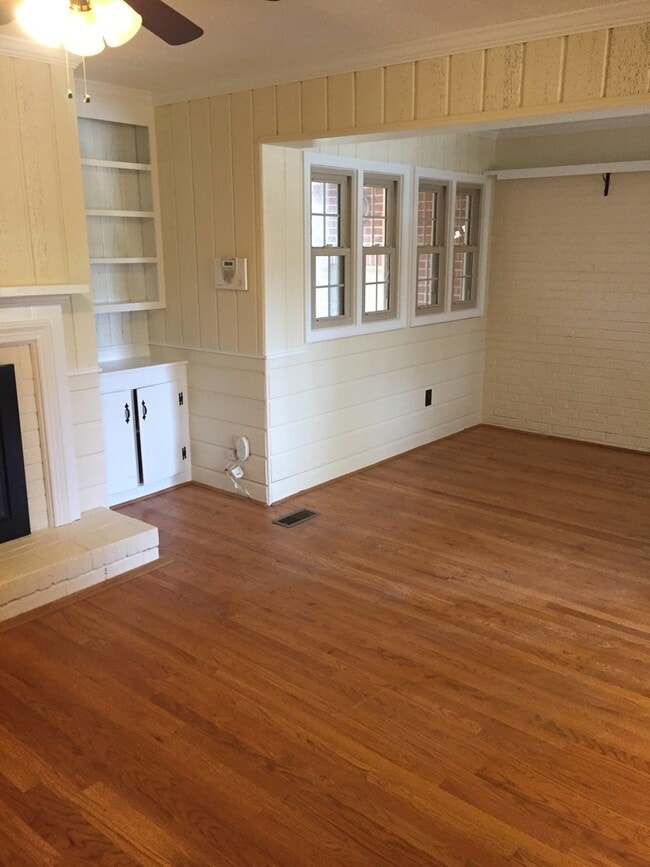 Building Photo - 1301 Brookwood Dr