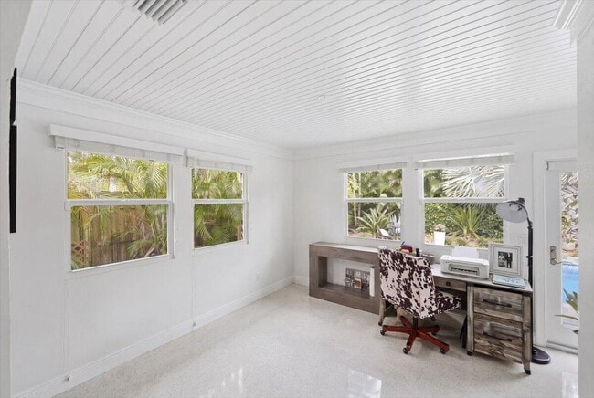 Building Photo - 206 SE Wentworth Dr