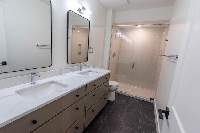 Building Photo - New Construction 4bd/3ba Townhouse