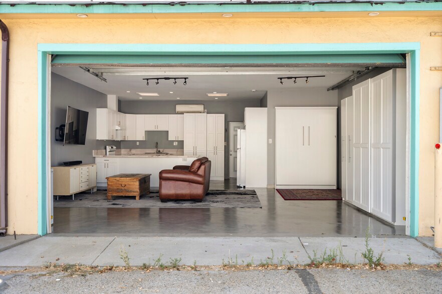 Building Photo - 3215 W Chandler Blvd