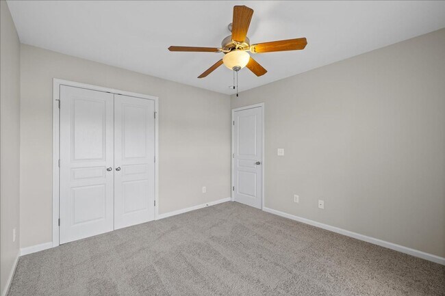 Building Photo - Well Maintained Three Bedroom Home!