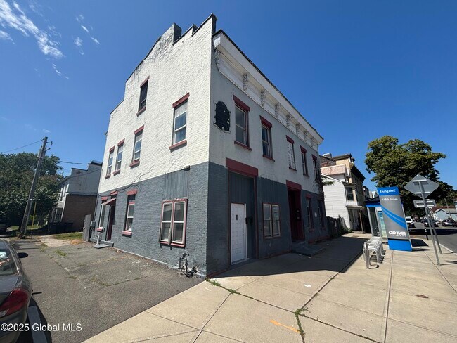 Building Photo - 663 2nd Ave