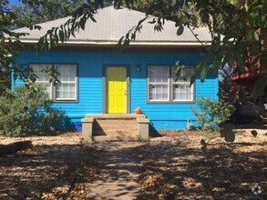 Building Photo - Two Homes 10 Bedroom 5 Baths Near UT Campus