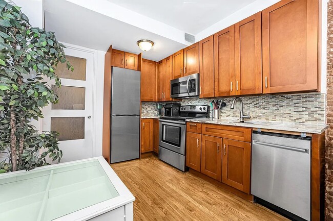 Primary Photo - 129 W 56th St