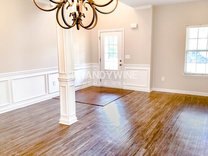 Building Photo - 355 Mary Dr