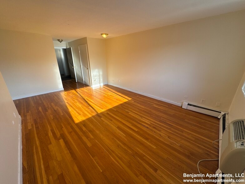 Building Photo - 99 Dustin St