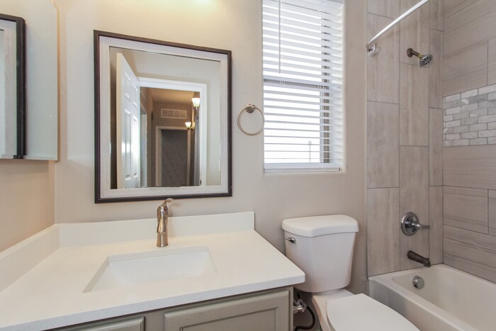 Building Photo - 461 East Placita Rejilla